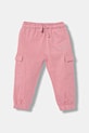 Guess spodnie dresowe bawełniane dziecięce aplikacja różowy K5YQ16.KA6R4.9BYA