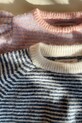 Konges Sløjd sweter z dodatkiem alpaki dziecięcy BERLE PUFF KNIT SWEATER KS103720.9BYA fioletowy