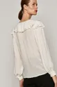 biały Bluzka damska z falbanką z tkaniny plumeti biała