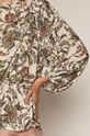 Wzorzysta bluzka damska z ozdobnymi falbanami kremowa Damski