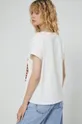 T-shirt bawełniany damski z domieszką elastanu z kolekcji Kolaże by Panna Niebieska beżowy <p>96 % Bawełna, 4 % Elastan</p>