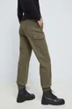 Kalhoty dámské zelená barva  Hlavní materiál: 58 % Lyocell, 40 % Bavlna, 2 % Elastan Podšívka: 100 % Bavlna