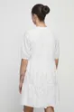 Sukienka bawełniana damska z ozdobnym haftem kolor biały Materiał zasadniczy: 100 % Bawełna, Podszewka: 100 % Bawełna