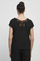 T-shirt bawełniany damski z ozdobną aplikacją z koronki kolor czarny 100 % Bawełna
