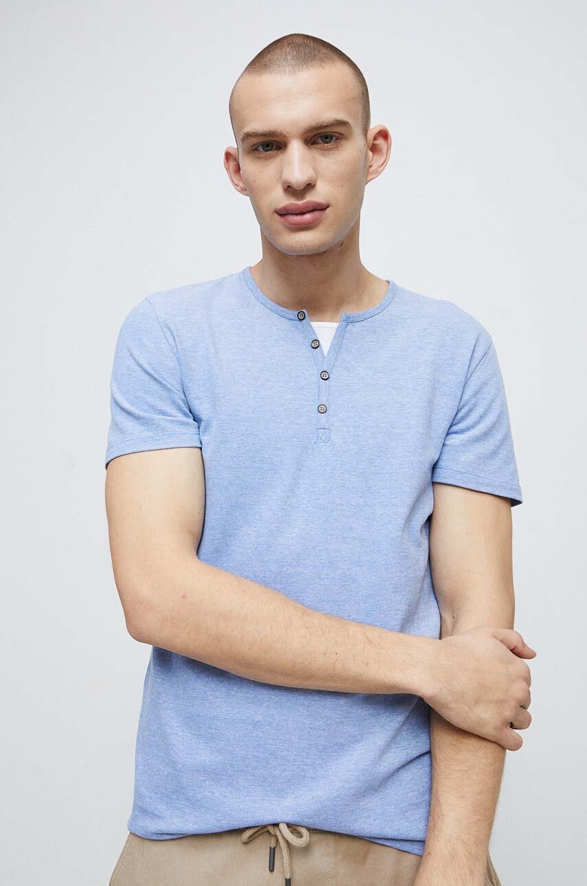 jasny niebieski T-shirt męski z ozdobnymi guzikami kolor niebieski