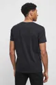 Tričko černá barva  Hlavní materiál: 100 % Bavlna Jiné materiály: 100 % Polyester