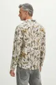 Ľanová košeľa pánska s klasickým golierom so vzorom béžová farba <p>Hlavný materiál: 100 % Ľan Doplnkový materiál: 100 % Bavlna</p>