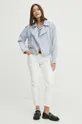 Bavlněná džínová bunda dámská z kolekce Jerzy Nowosielski x Medicine modrá barva <p>Hlavní materiál: 100 % Bavlna Doplňkový materiál: 100 % Bavlna</p>