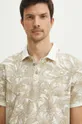 béžová Bavlnené polo tričko pánske so vzorom s textúrou béžová farba
