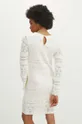 Šaty dámské mini s pleteniny béžová barva <p>Hlavní materiál: 100 % Bavlna Podšívka: 100 % Polyester</p>