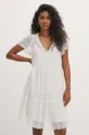 Sukienka mini z koronkowego materiału kolor beżowy beżowy