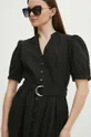 černá Bavlněné šaty dámské midi s ozdobnou výšivkou černá barva