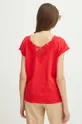 T-shirt bawełniany damski z ozdobną aplikacją kolor czerwony 100 % Bawełna