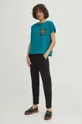 Bavlnené tričko dámske z kolekcie Graphics Series zelená farba <p>100 % Bavlna</p>