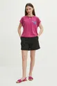Bavlnené tričko dámske z kolekcie Jane Tattersfield x Medicine ružová farba <p>100 % Bavlna</p>