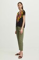 T-shirt bawełniany damski z domieszką elastanu w kwiaty kolor czarny RS24.TSD901 czarny RS24