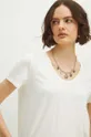 beżowy T-shirt damski z domieszką elastanu i modalu gładki kolor beżowy