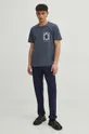 Bavlněné tričko pánské z kolekce Graphics Series tmavomodrá barva <p>100 % Bavlna</p>
