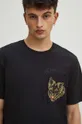 T-shirt bawełniany męski z domieszką elastanu by Magdalena Karaszewska, Grafika Polska kolor czarny czarny