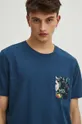 T-shirt bawełniany męski z domieszką elastanu by Agnieszka Powązka, Grafika Polska kolor niebieski niebieski