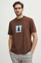 T-shirt bawełniany męski z kolekcji Jerzy Nowosielski x Medicine kolor brązowy brązowy