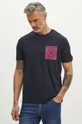 T-shirt bawełniany męski z domieszką elastanu z kolekcji Jane Tattersfield x Medicine kolor granatowy Męski