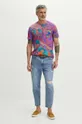 T-shirt męski z domieszką elastanu z kolekcji Jane Tattersfield x Medicine kolor multicolor 98 % Bawełna, 2 % Elastan