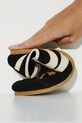 Sneakersy zamszowe damskie z elastyczną podeszwą kolor czarny RS25.OBD504