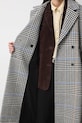 Płaszcz z domieszką wełny damski dwurzędowy w kratę RS26-KPD100