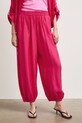 Spodnie slouchy damskie z wiskozy różowy RS26-SPD908