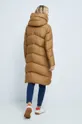 Péřový kabát zateplený béžová barva <p> Hlavní materiál: 100% Polyester Podšívka: 100% Polyester Výplň: 90% Chmýří, 10% Peří</p>