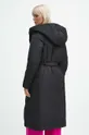 Kabát dámsky zateplený čierna farba <p>Hlavný materiál: 100 % Polyester Podšívka: 100 % Polyester Výplň: 100 % Polyester</p>