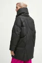 Páperová bunda dámska prešívaná čierna farba <p>Hlavný materiál: 100 % Polyester Podšívka: 100 % Polyester Výplň: 90 % Páperie, 10 % Páperie</p>
