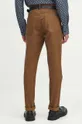 Spodnie męskie slim fit kolor brązowy Materiał główny: 98 % Bawełna, 2 % Elastan Podszewka: 100 % Bawełna 