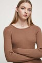Sweter damski prążkowany kolor beżowy beżowy RW23.SWD060