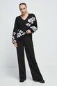 Sweter damski w kwiaty kolor czarny RW23.SWD711 czarny RW23
