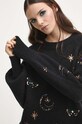 Sweter damski z ozdobną aplikacją kolor czarny czarny RW23.SWD804