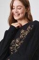 Bluza damska z ozdobnym haftem w kwiaty kolor czarny RW24.BLD801 czarny