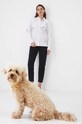 Odzież Koszula damska z kolekcji na Dzień Psa z domieszką elastanu z aplikacją kolor biały RW24.KDD430 biały
