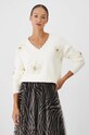 Sweter damski z ozdobną aplikacją kolor beżowy beżowy RW24.SWDA74