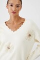 Sweter damski z ozdobną aplikacją kolor beżowy RW24.SWDA74 beżowy