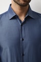 Koszula bawełniana męska z kołnierzykiem klasycznym melanżowa RW25-KDM0B5 granatowy