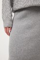 Sweter damski z warkoczowym splotem RW25-SWD073