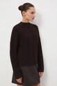 Sweter damski z warkoczowym splotem brązowy RW25-SWD817