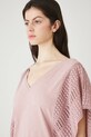 T-shirt bawełniany damski z ozdobnymi rękawami różowy RW25-TSD110