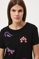 T-shirt damski z ozdobnymi haftami czarny RW25-TSD603
