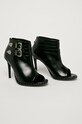 Solo Femme - Nízké kozačky 26495.68.A19.000.13.00 černá SS19