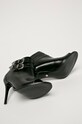 Solo Femme - Nízké kozačky černá 26495.68.A19.000.13.00