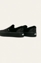 Vans UA Classic Slip-On Platform  Πάνω μέρος: Υφαντικό υλικό, Δέρμα σαμουά Εσωτερικό: Υφαντικό υλικό Σόλα: Συνθετικό ύφασμα