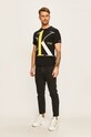 Calvin Klein Jeans - Pánske tričko J30J315782 čierna SS20